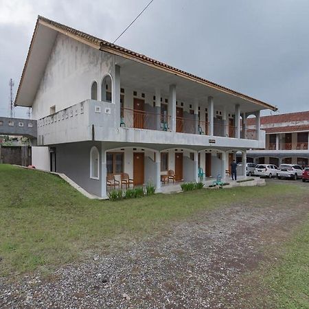 Hotel Puspa Sari Redpartner تْشياتِر المظهر الخارجي الصورة