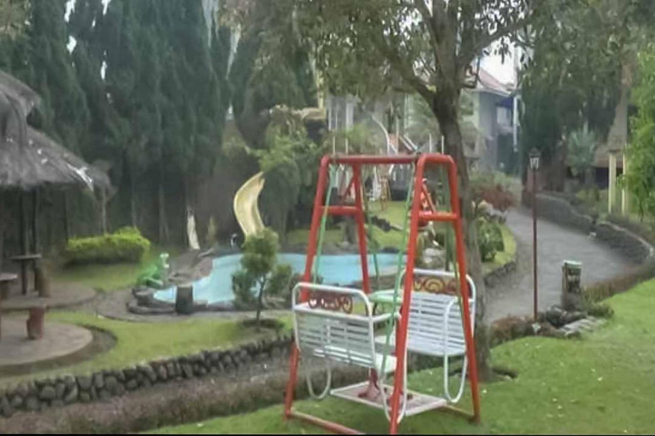 Hotel Puspa Sari Redpartner تْشياتِر المظهر الخارجي الصورة