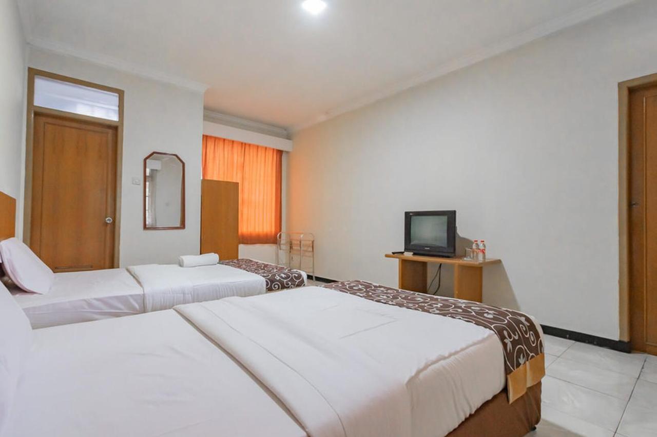 Hotel Puspa Sari Redpartner تْشياتِر المظهر الخارجي الصورة