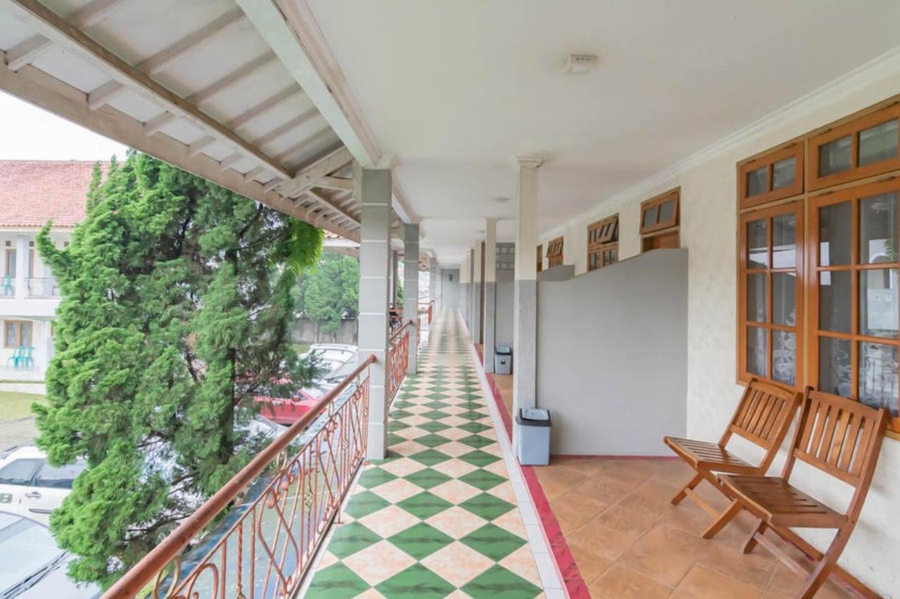 Hotel Puspa Sari Redpartner تْشياتِر المظهر الخارجي الصورة