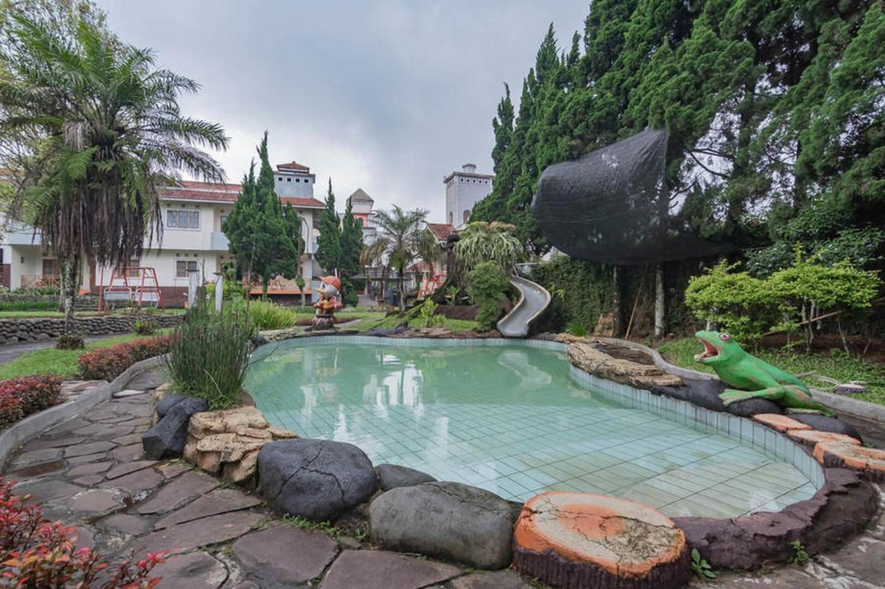 Hotel Puspa Sari Redpartner تْشياتِر المظهر الخارجي الصورة