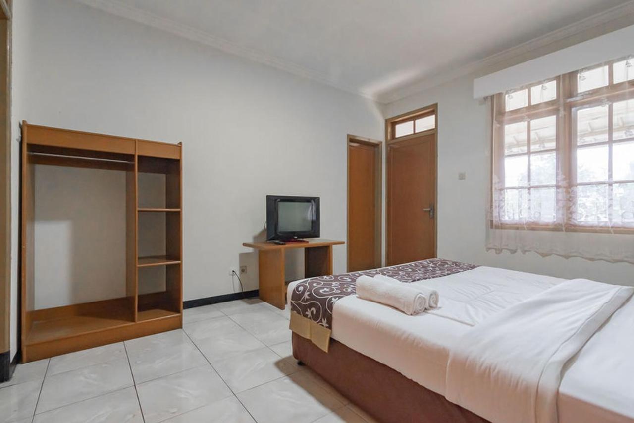 Hotel Puspa Sari Redpartner تْشياتِر المظهر الخارجي الصورة