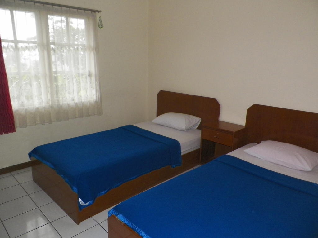 Hotel Puspa Sari Redpartner تْشياتِر الغرفة الصورة