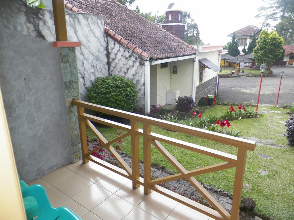 Hotel Puspa Sari Redpartner تْشياتِر الغرفة الصورة